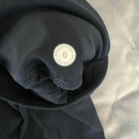 Lululemon Power Thru High-Rise Tight 25” Size 6 in True Navy - Picture 4 of 4